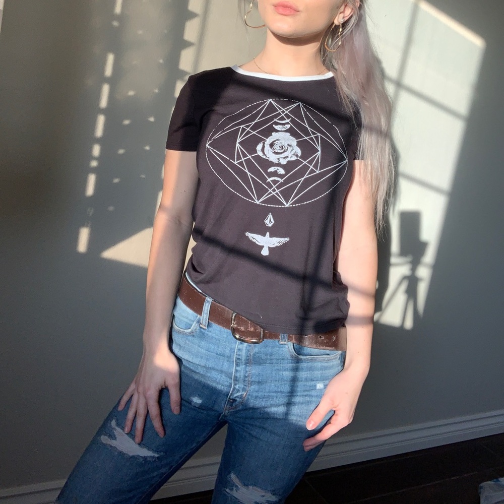 Graphic crop shirt